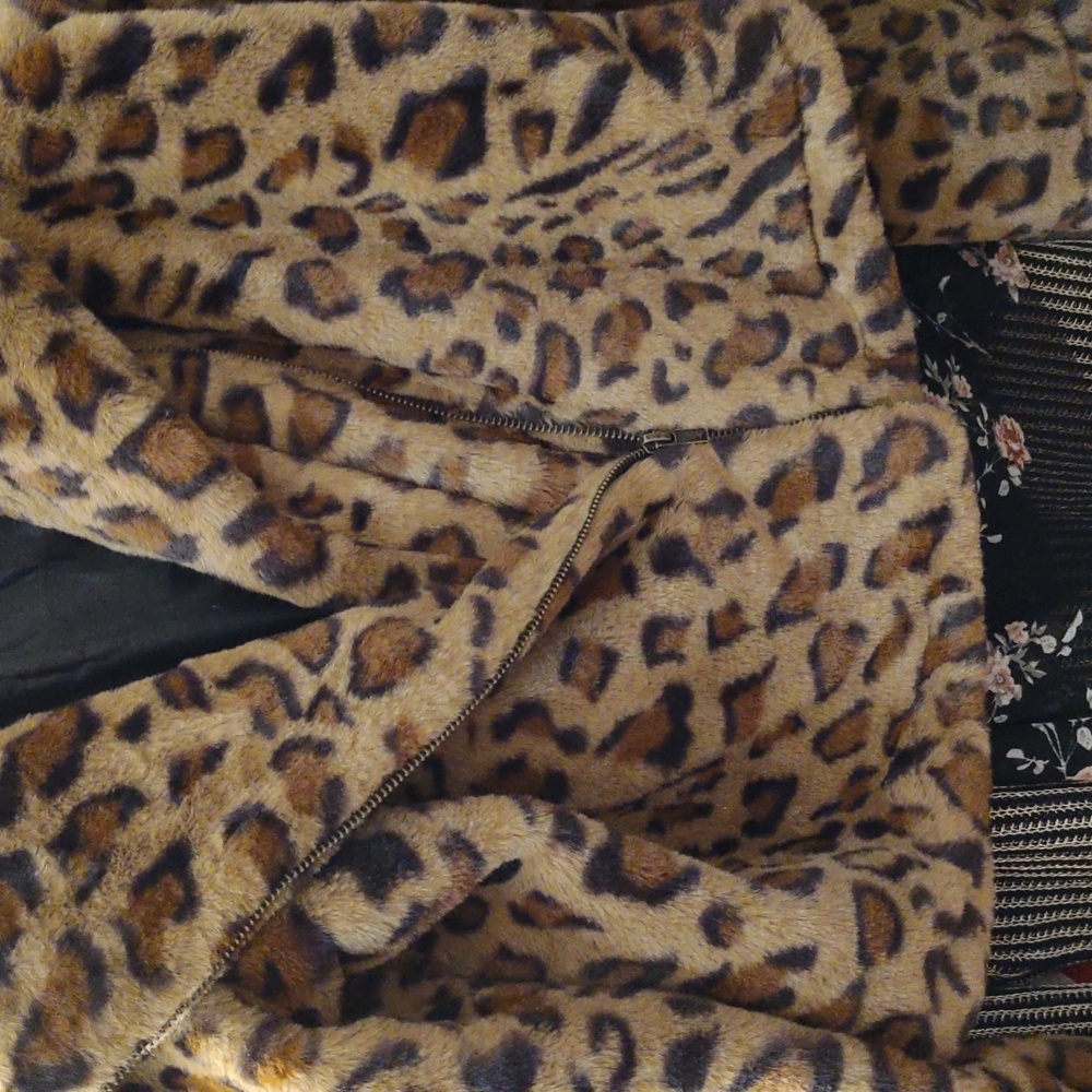 Faux Fur Leopard Print Short Zip Up Moto Jacket Sz LG, brand new.